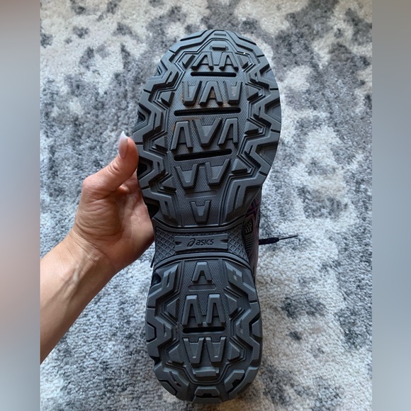 Men’s size 12 ASICS - Picture 3 of 5